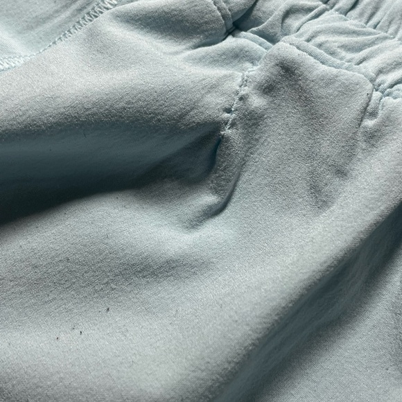 Lululemon Size 6 LR 4in hotty hots - Picture 5 of 5